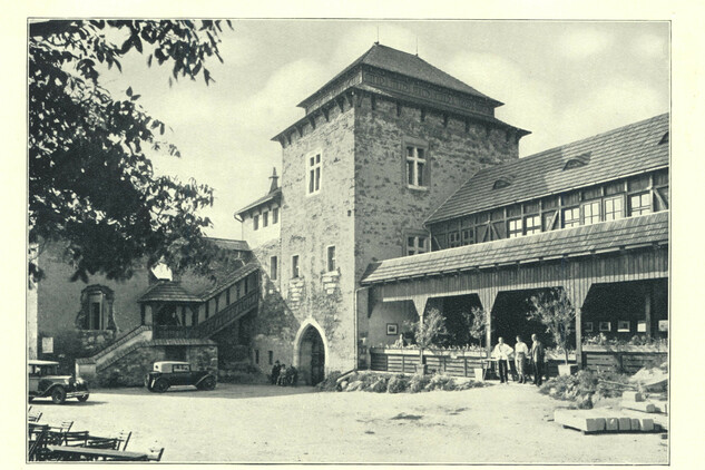 Západní křídlo hradu, 30. léta